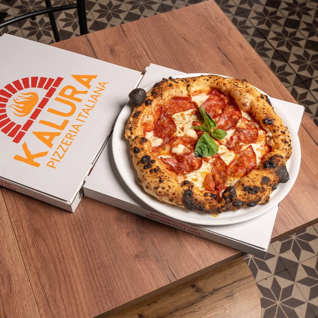 Siciliaanse pizza uit de houtoven bij Kalura, Antwerpen