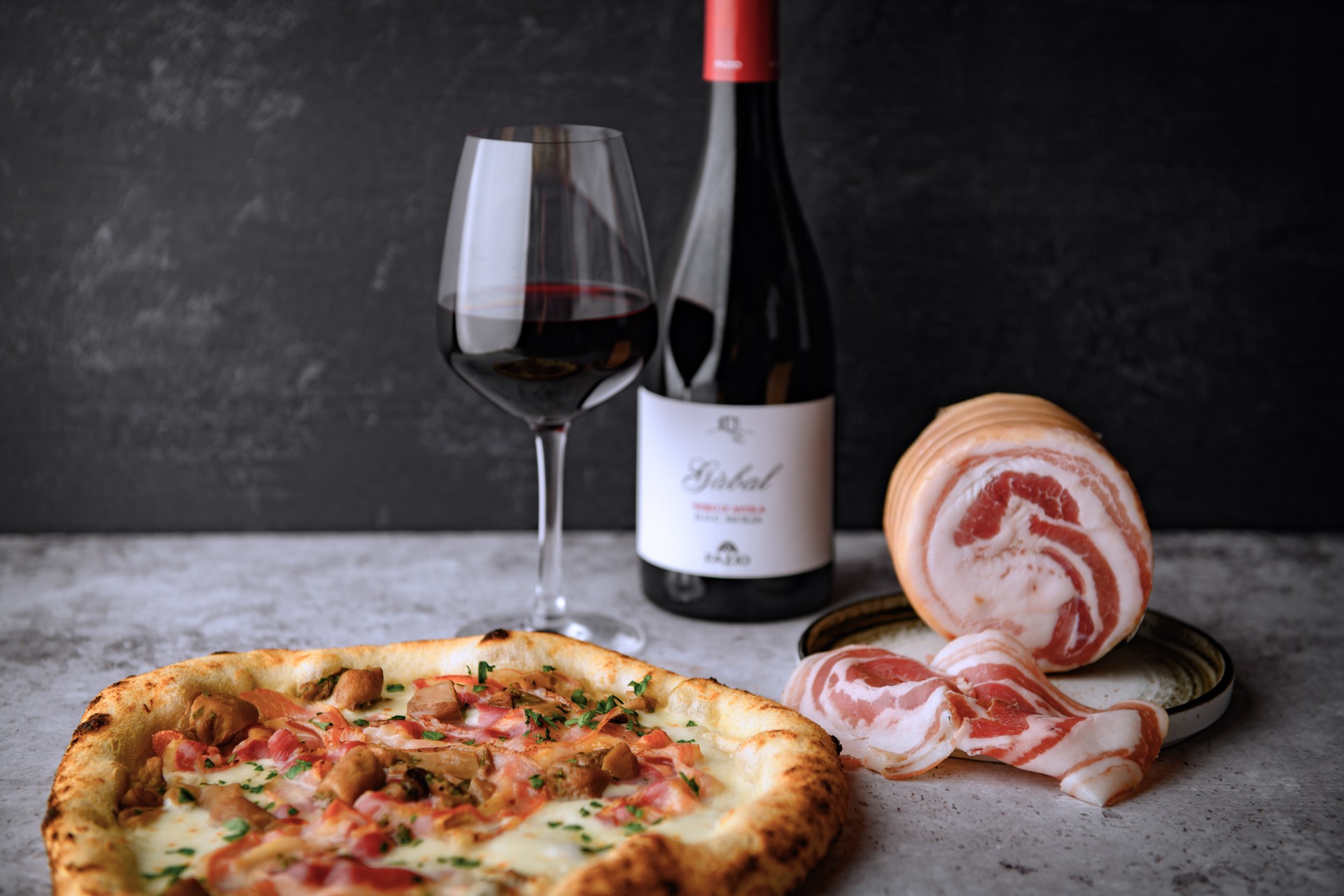 Italiaanse pizza-ingrediënten bij Kalura, Antwerpen