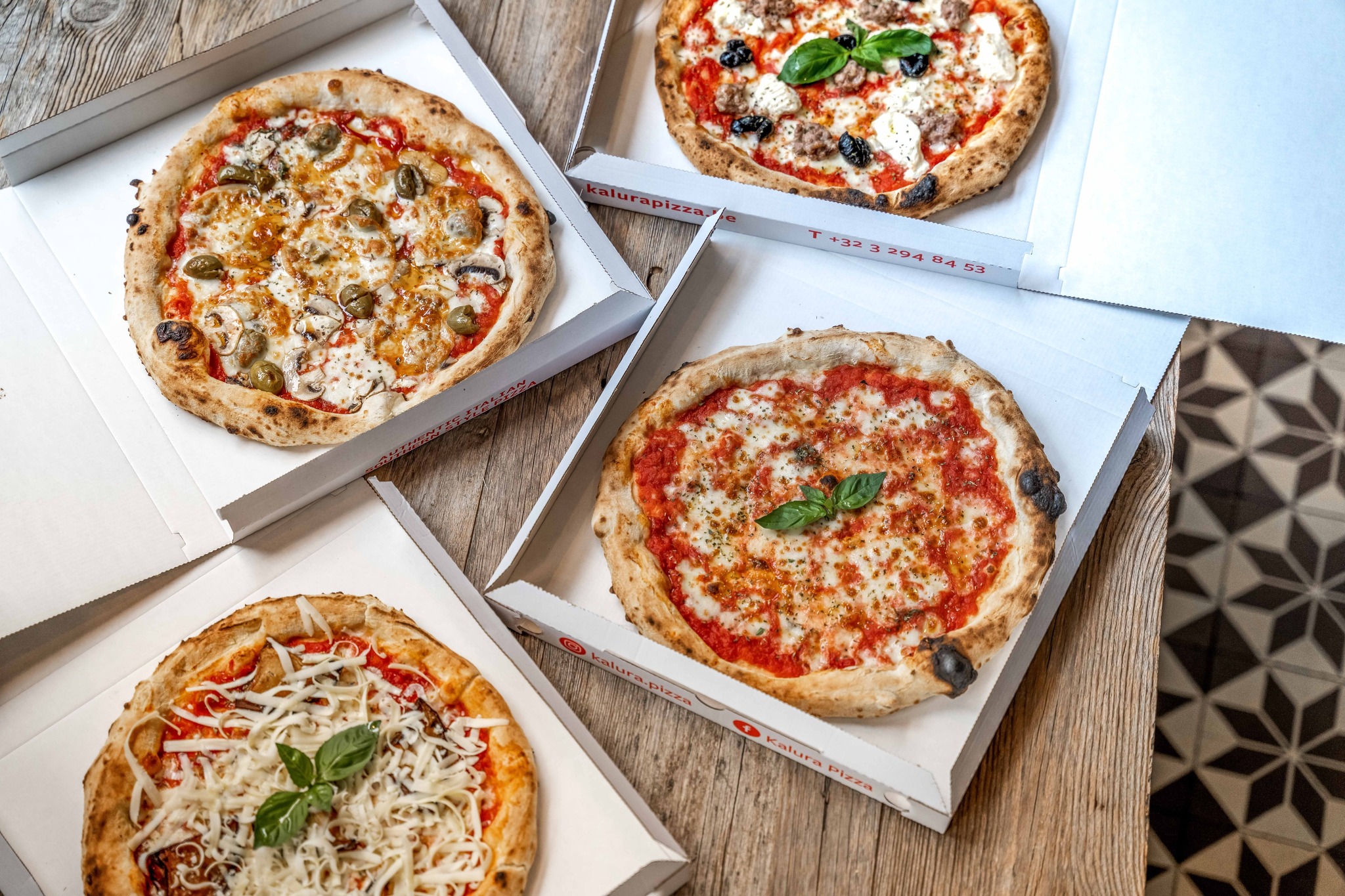 Versgebakken pizza's bij Kalura, Antwerpen